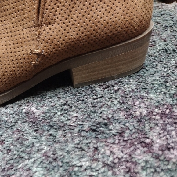 Never worn universal thread co. Taupe/brown slip on booties - Picture 4 of 16